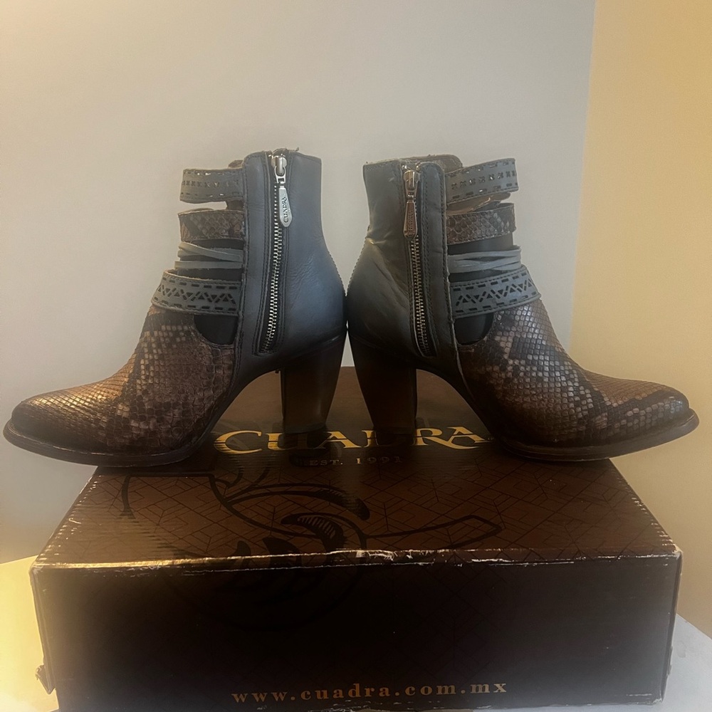 Cuadra Women's Snakeskin Pattern Heeled Boots